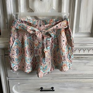 High waisted paisley flowy shorts with tie
